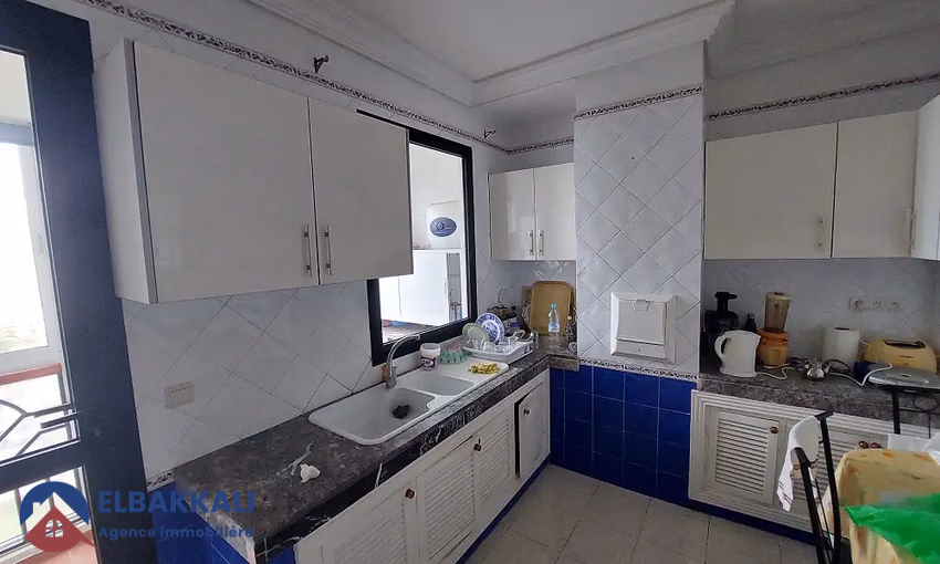 شقة للبيع مع شرفة في الطابق الأرضي