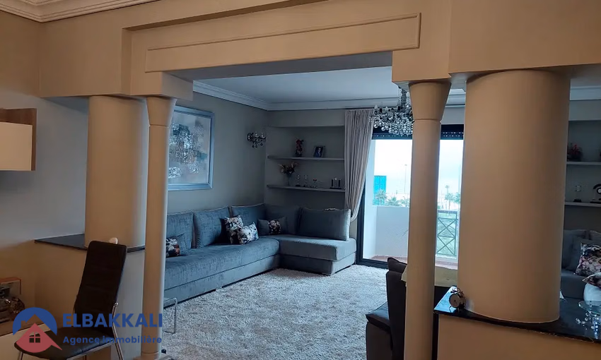 شقة للبيع مع شرفة في الطابق الأرضي