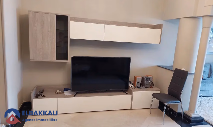 شقة للبيع مع شرفة في الطابق الأرضي