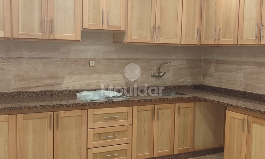 شقة للإيجار في الطابق الأول