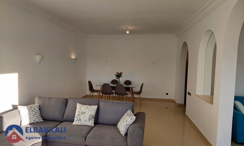 Apartamento en alquiler con balcón en el séptimo piso