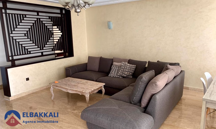 Apartamento en alquiler con balcón en el segundo piso