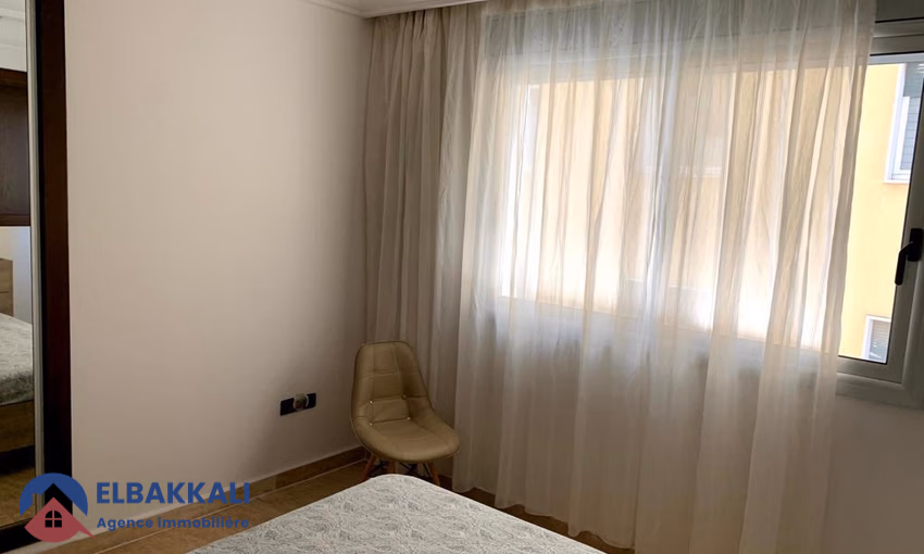Apartamento en alquiler con balcón en el segundo piso