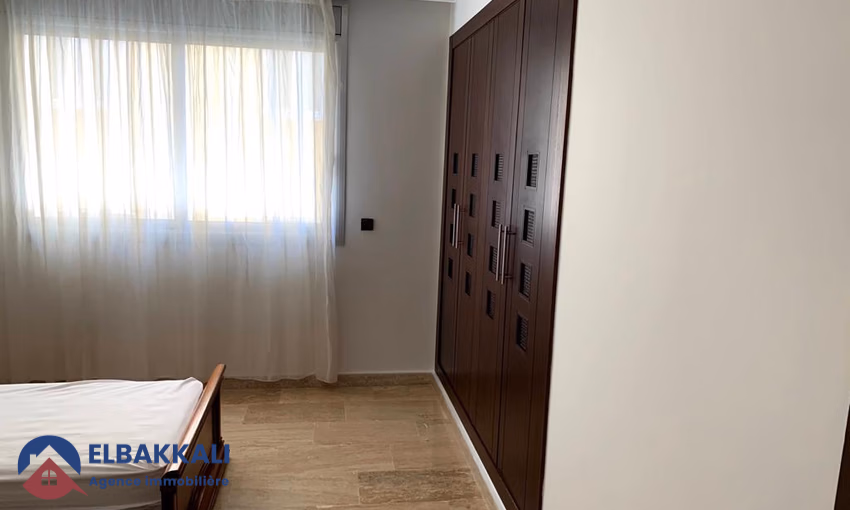Apartamento en alquiler con balcón en el segundo piso