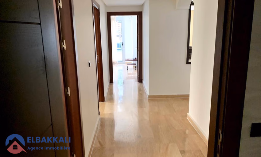 Apartamento en alquiler con balcón en el segundo piso