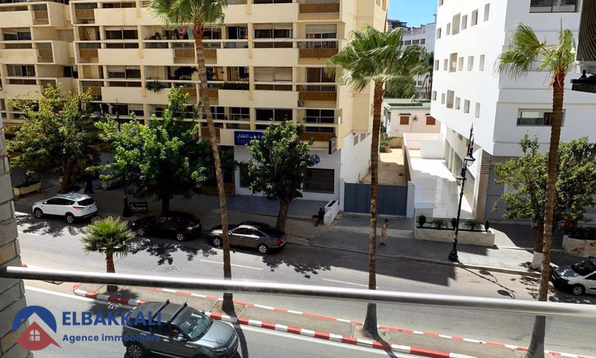 Apartamento en alquiler con balcón en el segundo piso