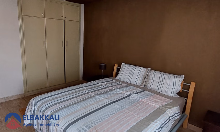 شقة للإيجار مع شرفة في الطابق الأرضي شقة للإيجار مع شرفة في الطابق الأرضي