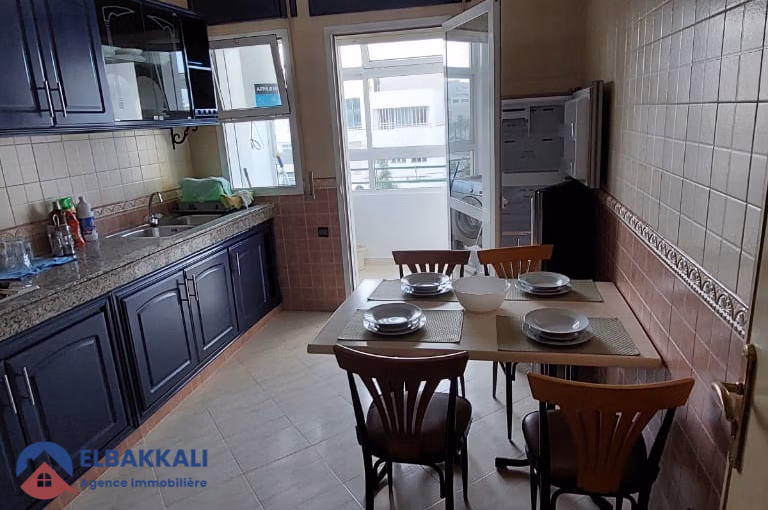 شقة للإيجار مع شرفة في الطابق الأرضي شقة للإيجار مع شرفة في الطابق الأرضي