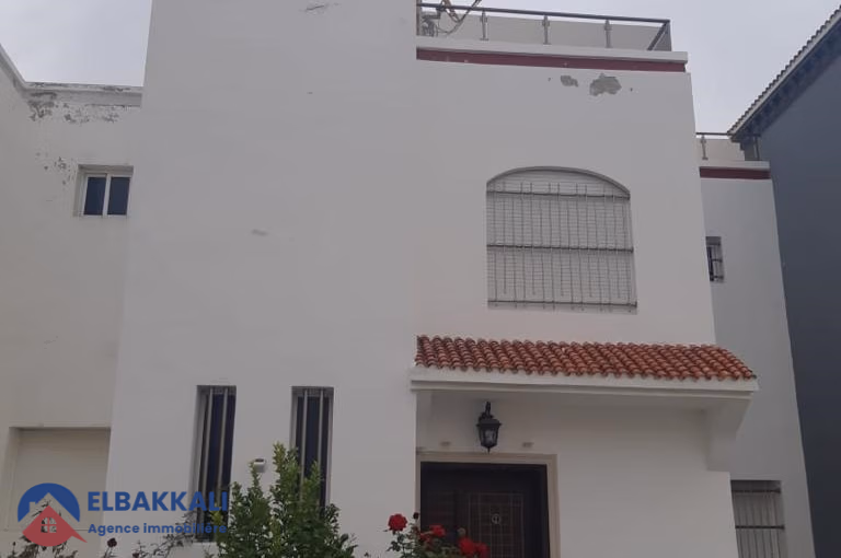 Villa à louer avec terrasse et trois étages