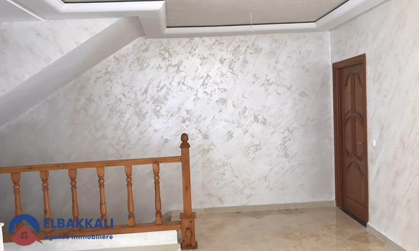 Villa à louer avec terrasse et trois étages Villa à louer avec terrasse et trois étages