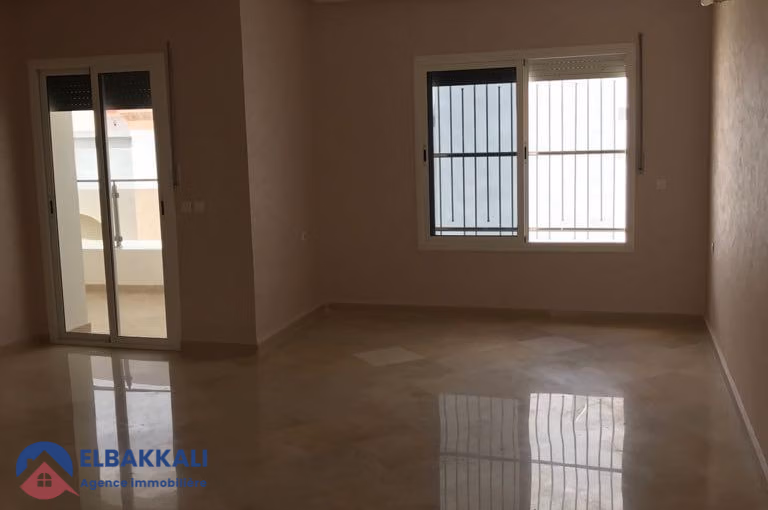 Villa à louer avec terrasse et trois étages Villa à louer avec terrasse et trois étages