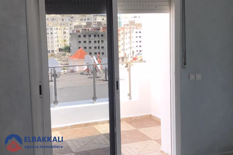 Villa à louer avec terrasse et trois étages Villa à louer avec terrasse et trois étages