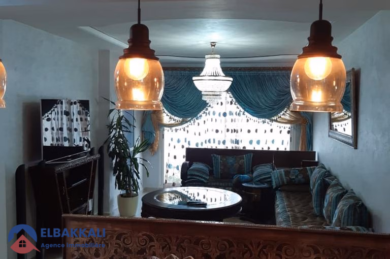 Villa à louer avec terrasse et trois étages Villa à louer avec terrasse et trois étages