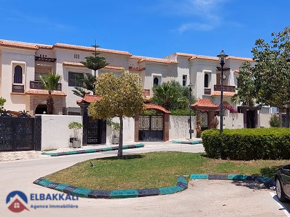 Villa for rent with swimming pool and three floors Villa for rent with swimming pool and three floors