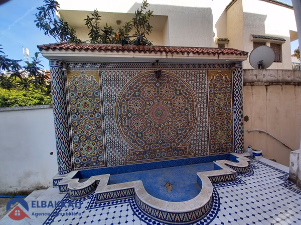 Villa for sale with swimming pool and three floors