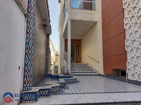 Villa for sale with swimming pool and three floors