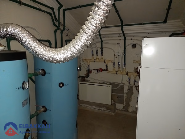 Villa for sale with swimming pool and three floors