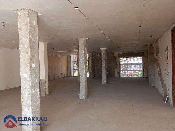 Villa en venta con piscina y tres pisos - view 10