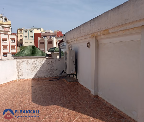 Villa for sale with swimming pool and three floors