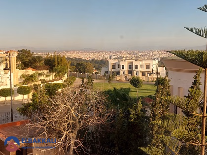 Villa à vendre avec terrasse et deux étages Villa à vendre avec terrasse et deux étages