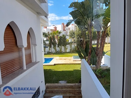 Villa à vendre avec piscine et trois étages Villa à vendre avec piscine et trois étages