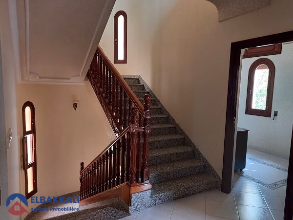 Villa en venta con terraza y tres pisos Villa en venta con terraza y tres pisos