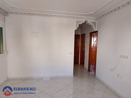 مكتب للإيجار في الطابق الأول مكتب للإيجار في الطابق الأول