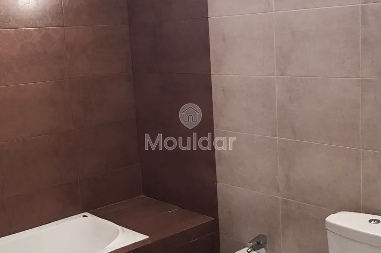 فيلا للإيجار مع تراس و ثلاثة طوابق فيلا للإيجار مع تراس و ثلاثة طوابق