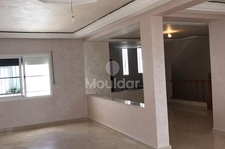 فيلا للإيجار مع تراس و ثلاثة طوابق فيلا للإيجار مع تراس و ثلاثة طوابق