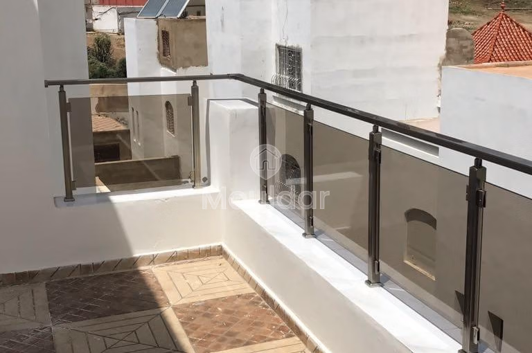 فيلا للإيجار مع تراس و ثلاثة طوابق فيلا للإيجار مع تراس و ثلاثة طوابق