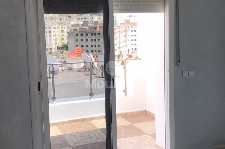 فيلا للإيجار مع تراس و ثلاثة طوابق فيلا للإيجار مع تراس و ثلاثة طوابق