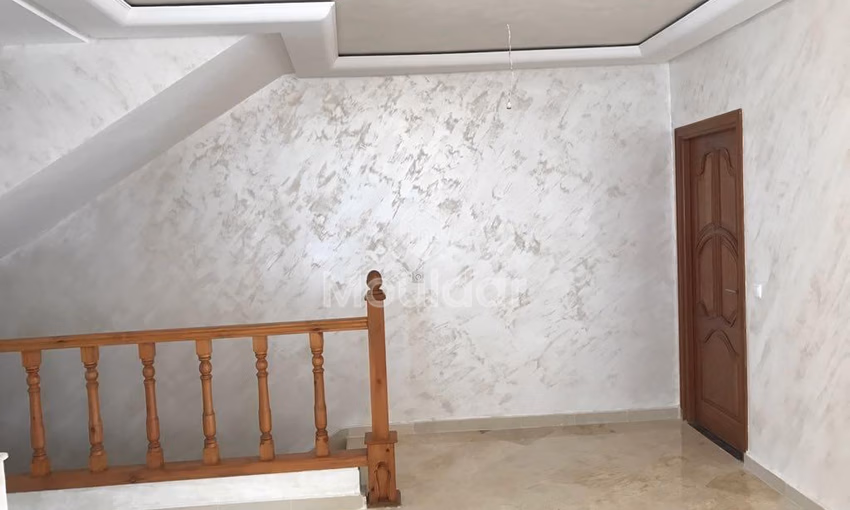 فيلا للإيجار مع تراس و ثلاثة طوابق فيلا للإيجار مع تراس و ثلاثة طوابق