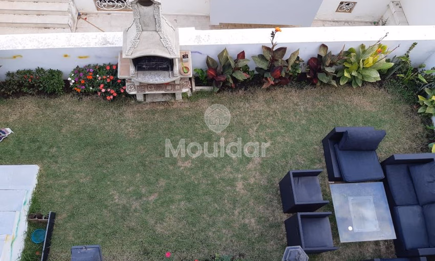 فيلا للإيجار مع تراس و ثلاثة طوابق فيلا للإيجار مع تراس و ثلاثة طوابق