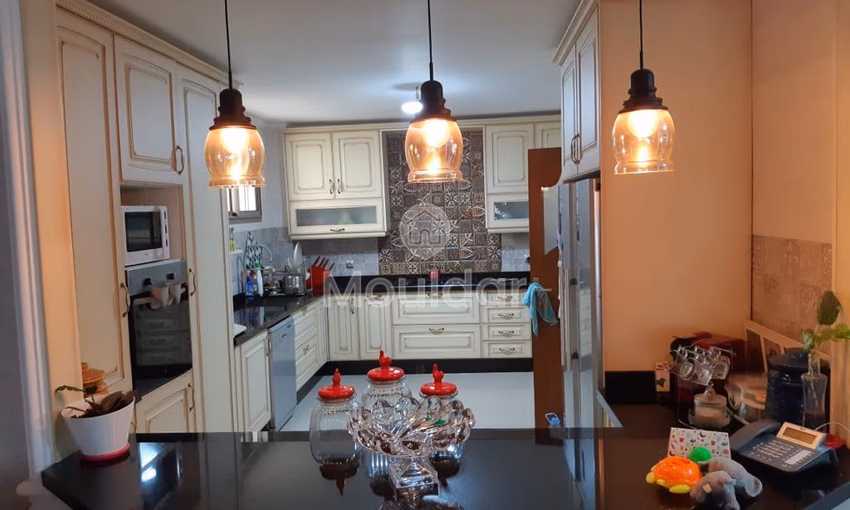 فيلا للإيجار مع تراس و ثلاثة طوابق فيلا للإيجار مع تراس و ثلاثة طوابق