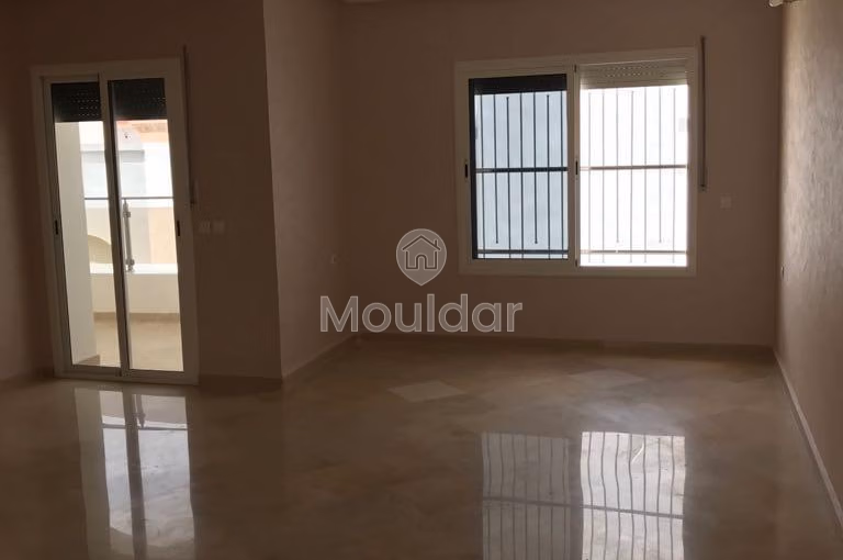 فيلا للإيجار مع تراس و ثلاثة طوابق فيلا للإيجار مع تراس و ثلاثة طوابق