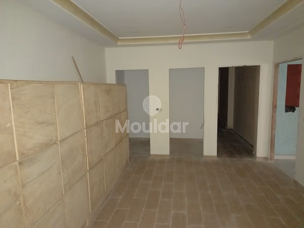 فيلا للبيع مع مسبح و ثلاثة طوابق