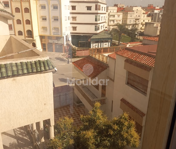 فيلا للبيع مع مسبح و ثلاثة طوابق