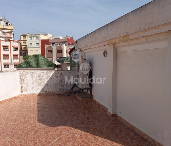 فيلا للبيع مع مسبح و ثلاثة طوابق