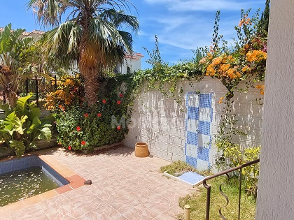 Villa à louer avec piscine et trois étages Villa à louer avec piscine et trois étages