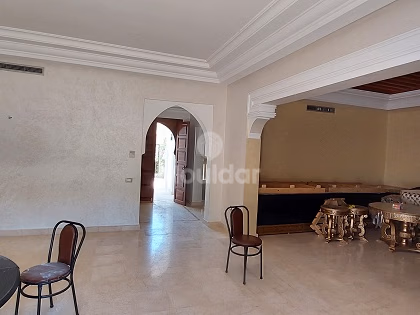 Villa à louer avec piscine et trois étages Villa à louer avec piscine et trois étages