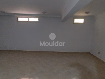 Villa à louer avec piscine et trois étages Villa à louer avec piscine et trois étages