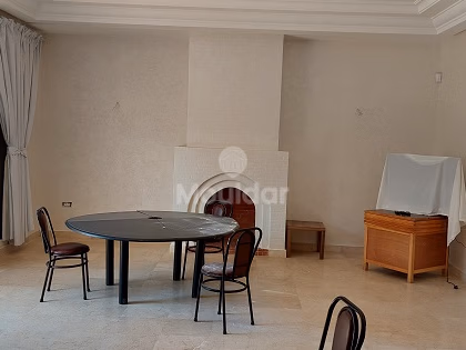 Villa à louer avec piscine et trois étages Villa à louer avec piscine et trois étages