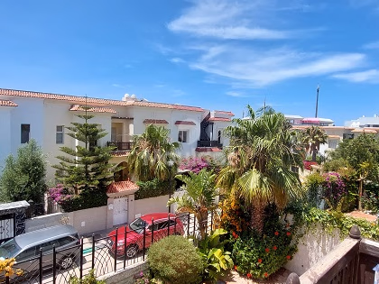 Villa à louer avec piscine et trois étages Villa à louer avec piscine et trois étages