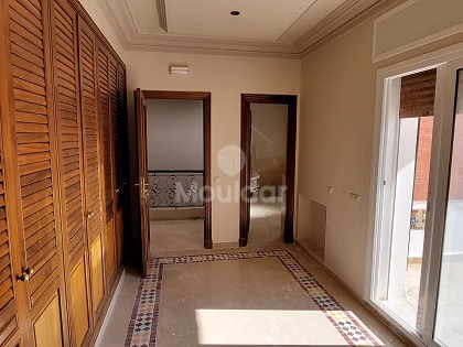 Villa for sale with swimming pool and three floors