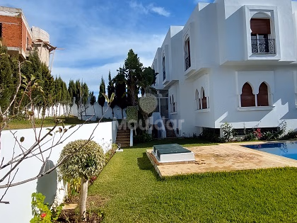 Villa for sale with swimming pool and three floors