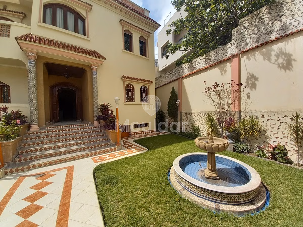 Villa for sale with terrace and three floors Villa for sale with terrace and three floors
