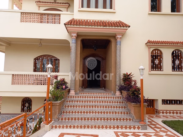 Villa for sale with terrace and three floors Villa for sale with terrace and three floors