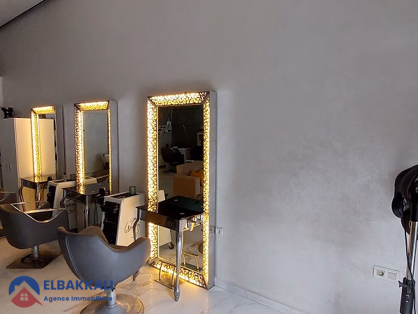 Local commercial à vendre avec terrasse Local commercial à vendre avec terrasse