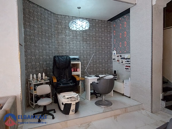 Local commercial à vendre avec terrasse Local commercial à vendre avec terrasse