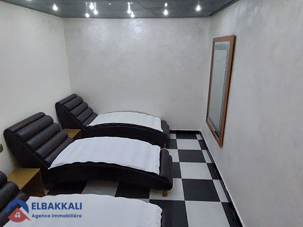 Local commercial à vendre avec terrasse Local commercial à vendre avec terrasse